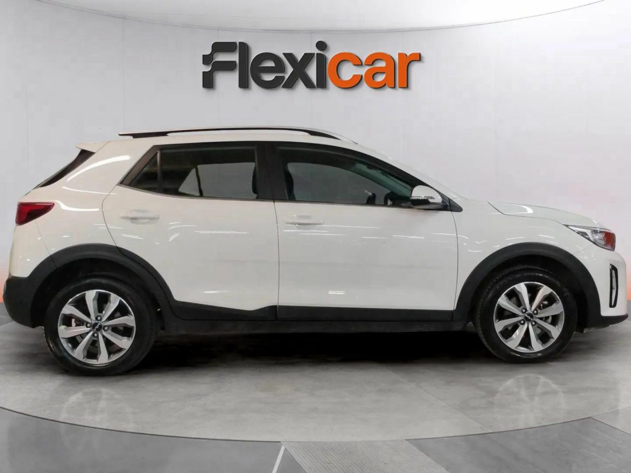 kia stonic 2023 / foto grande (3)