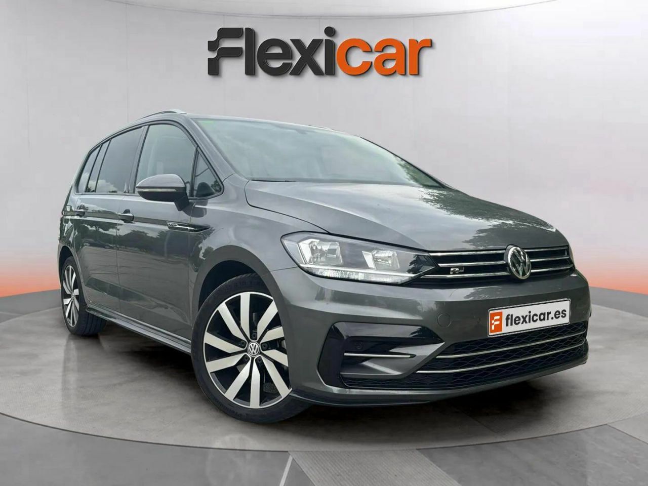 Foto volkswagen touran 2019 /