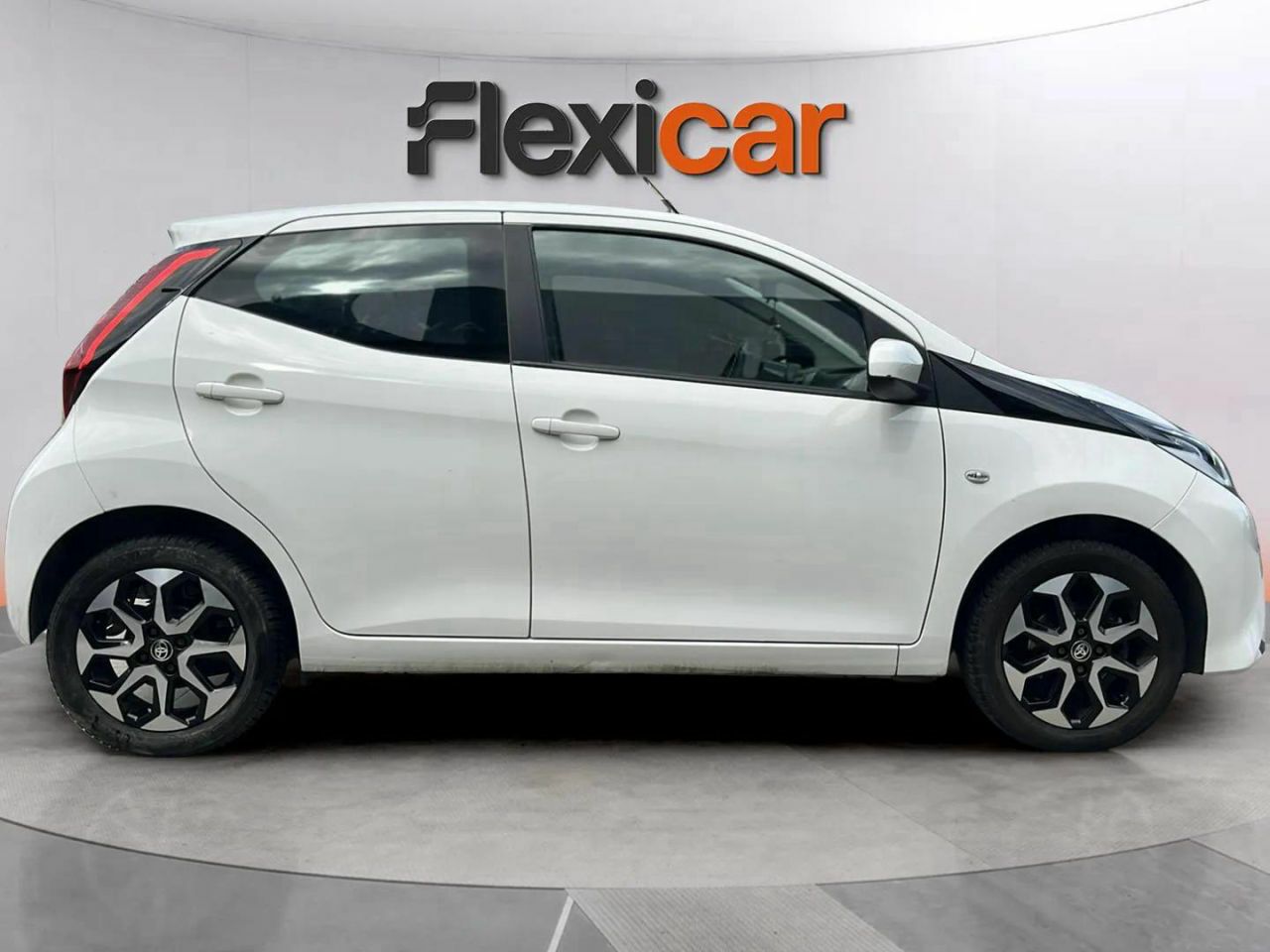 toyota aygo 2021 / foto grande (2)