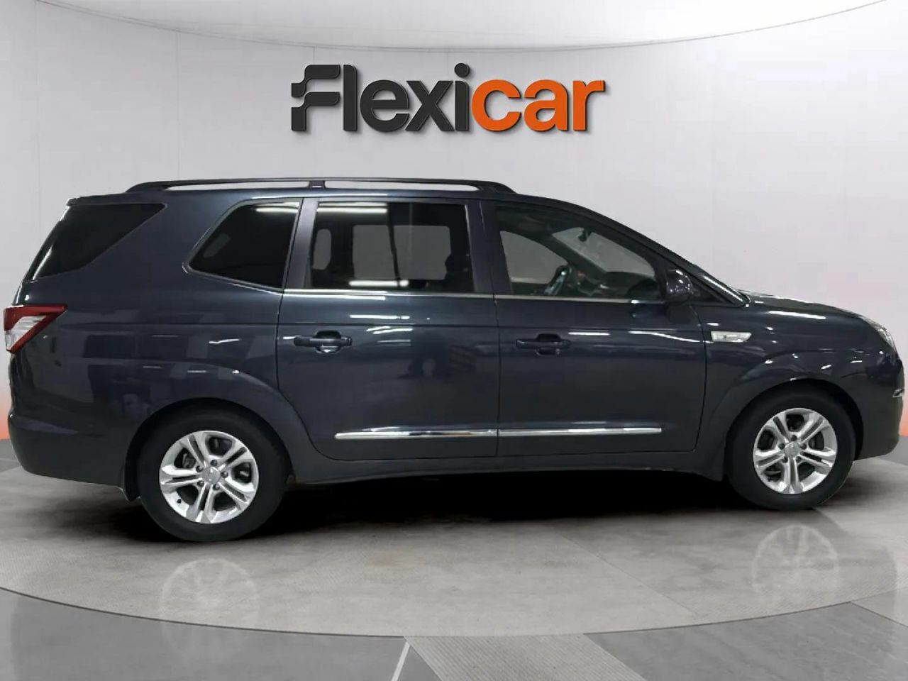 ssangyong rodius 2016 / foto grande (2)