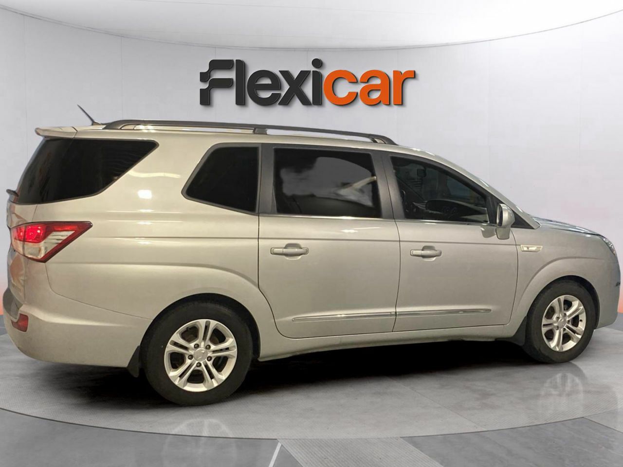 ssangyong rodius 2019 / foto grande (2)