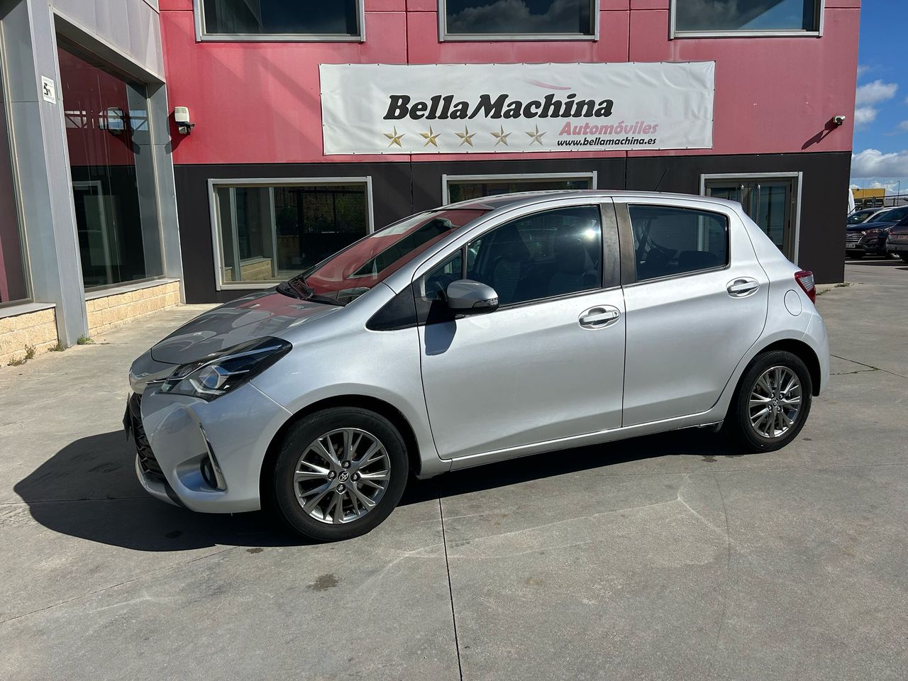 toyota yaris 2021 / foto grande (2)