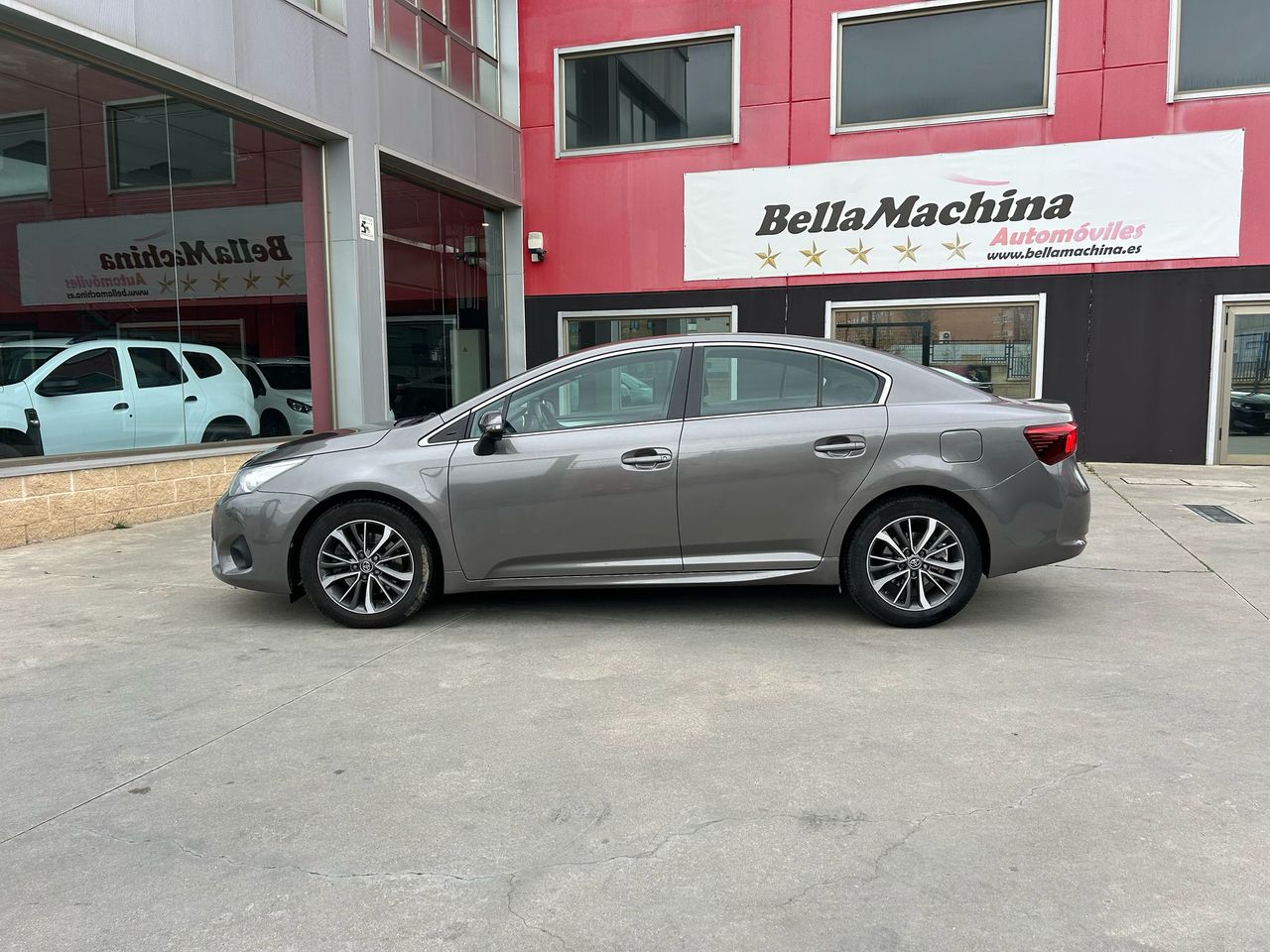 toyota avensis 2018 / foto grande (3)