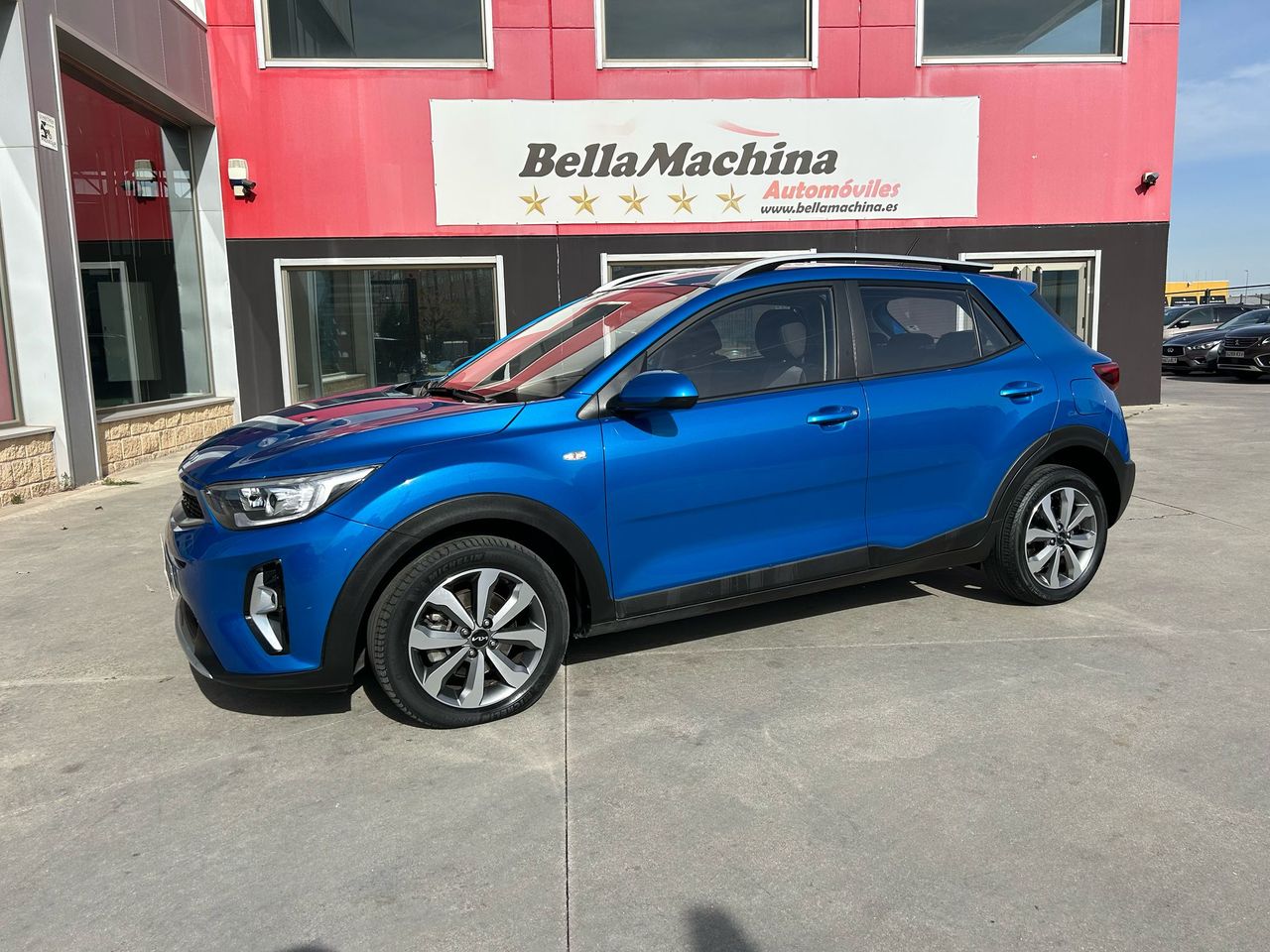 kia stonic 2022 / foto grande (2)