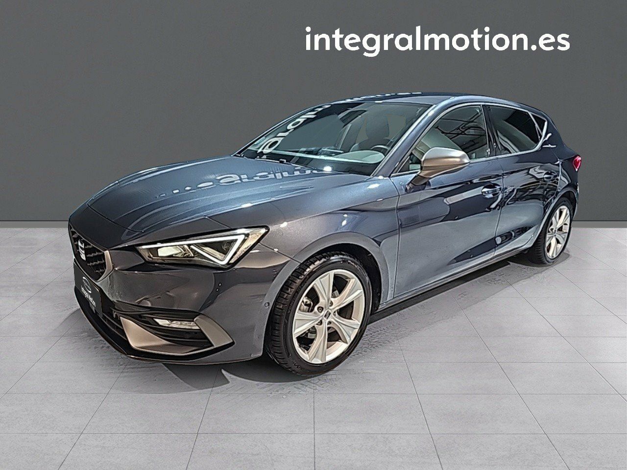 Furgoneta con ayudantes  de segunda mano - seat leon 2024 /