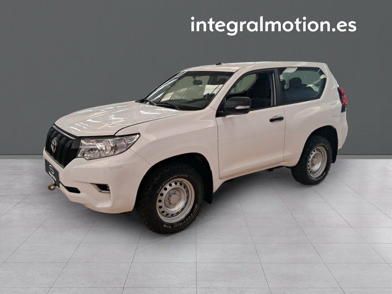 Furgoneta con ayudantes  de segunda mano - toyota land cruiser 2018 /