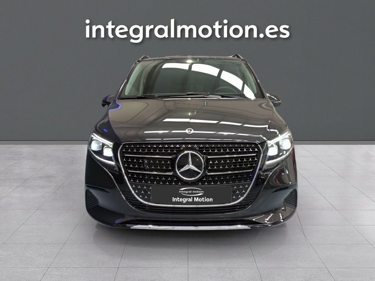mercedes clase v 2024 / foto grande (2)
