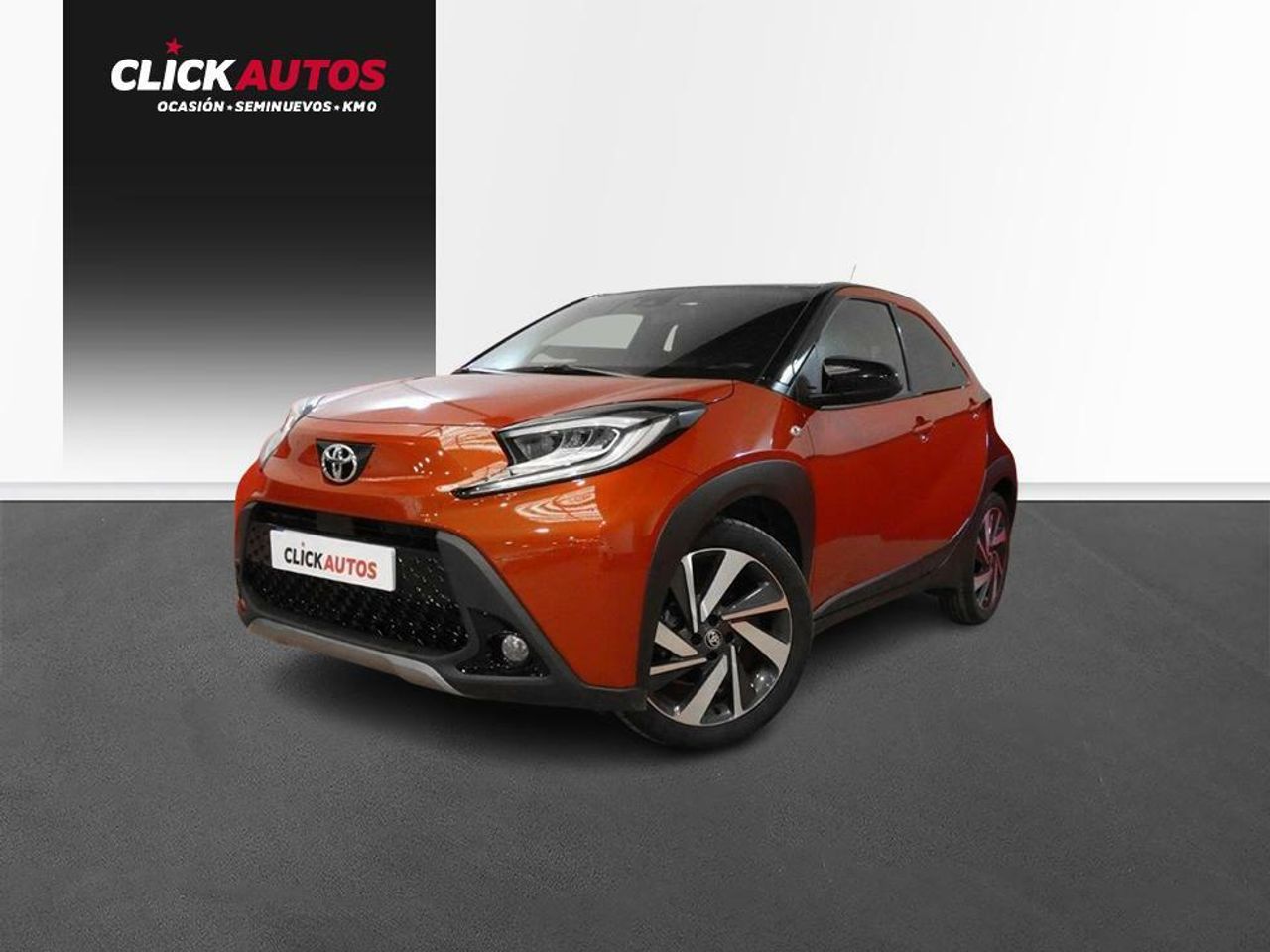 Coche de gasolina 2023  de segunda mano - toyota aygo x cross 2023 /