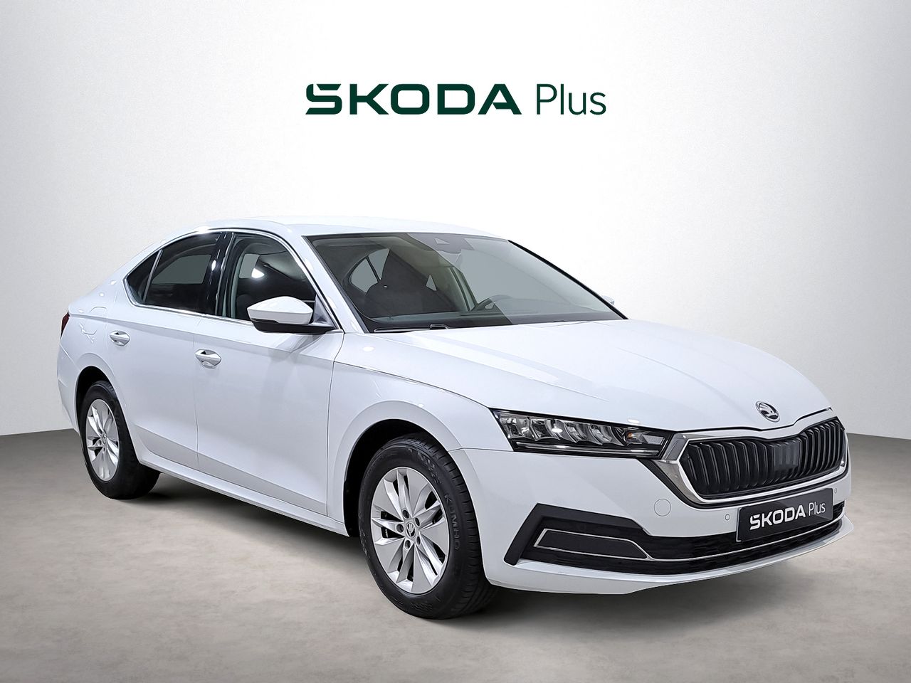 Neumaticos mixtos  de segunda mano - skoda octavia 2024 /