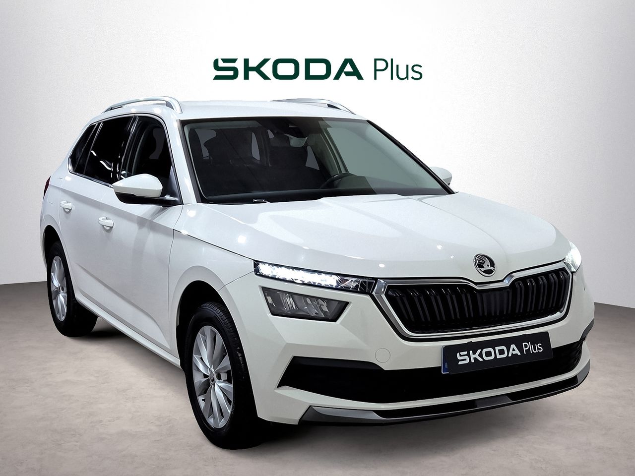 Cargador doble iphone tipo c  de segunda mano - skoda kamiq 2021 /