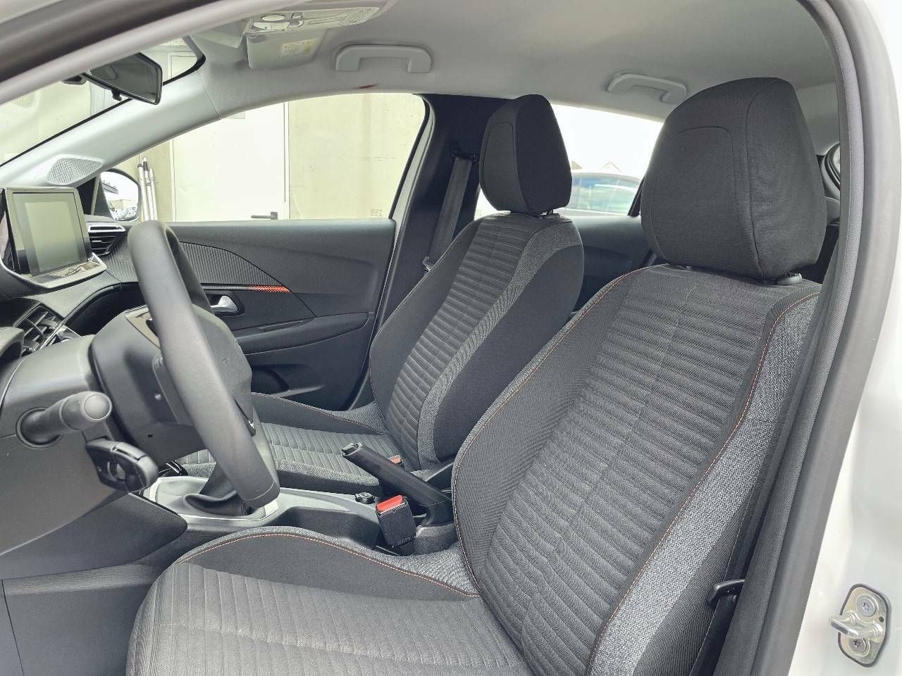 peugeot 208 2022 / foto grande (2)
