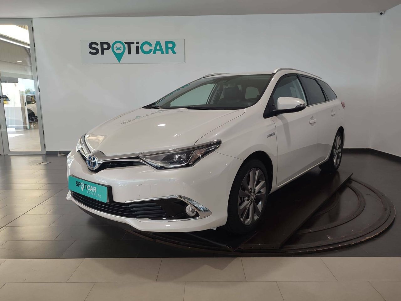 Peugeot 2008 5 plazas  de segunda mano - toyota auris 2018 /