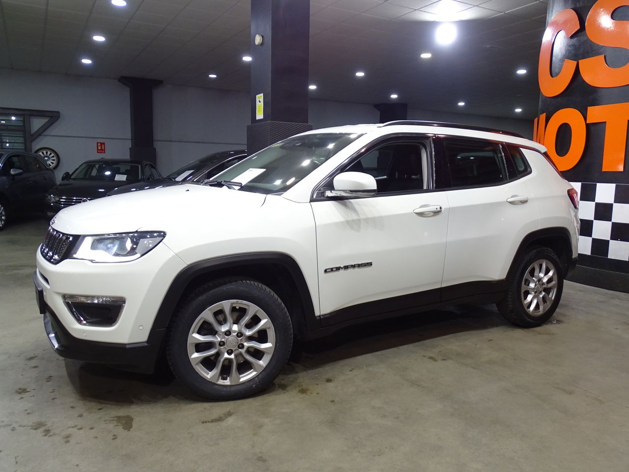 Jeep compass con interiores en buen estado  de segunda mano - jeep compass 2021 /