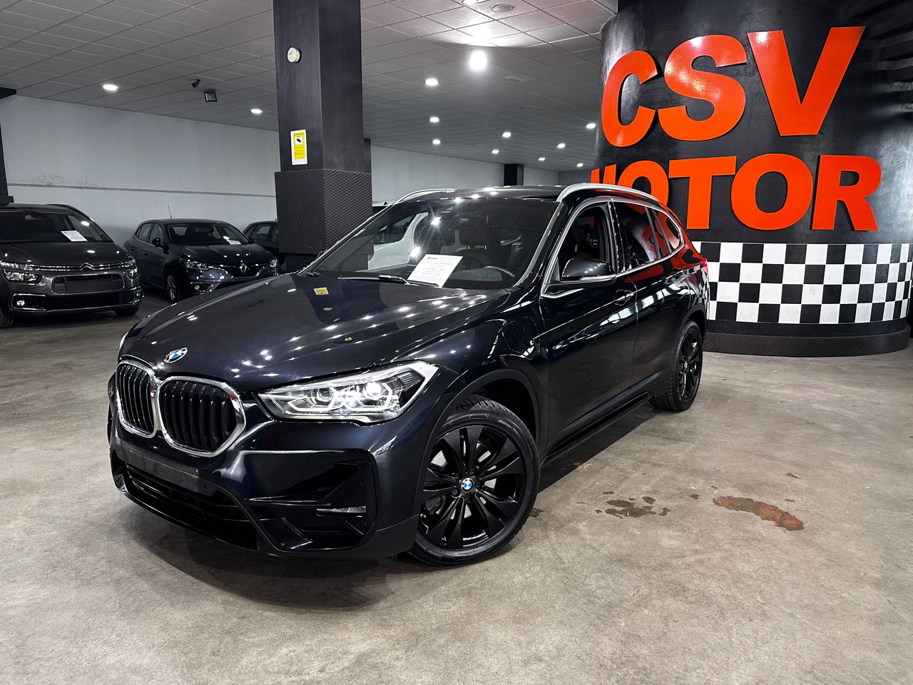 Volvo xc40 con volante deportivo  de segunda mano - bmw x1 2021 /
