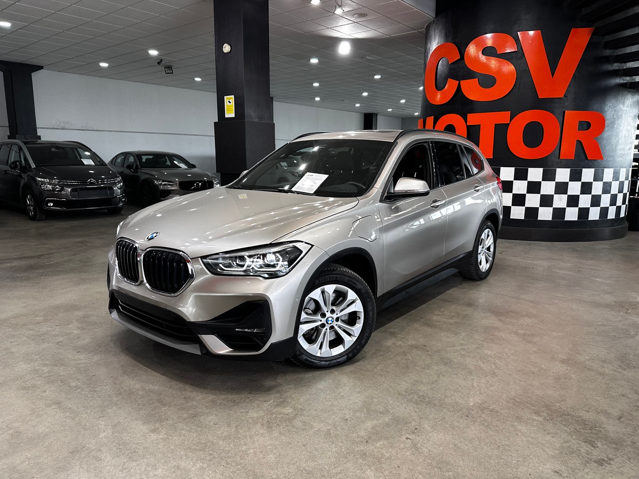 Kia sportage 2020 con llantas 17 pulgadas  de segunda mano - bmw x1 2020 /