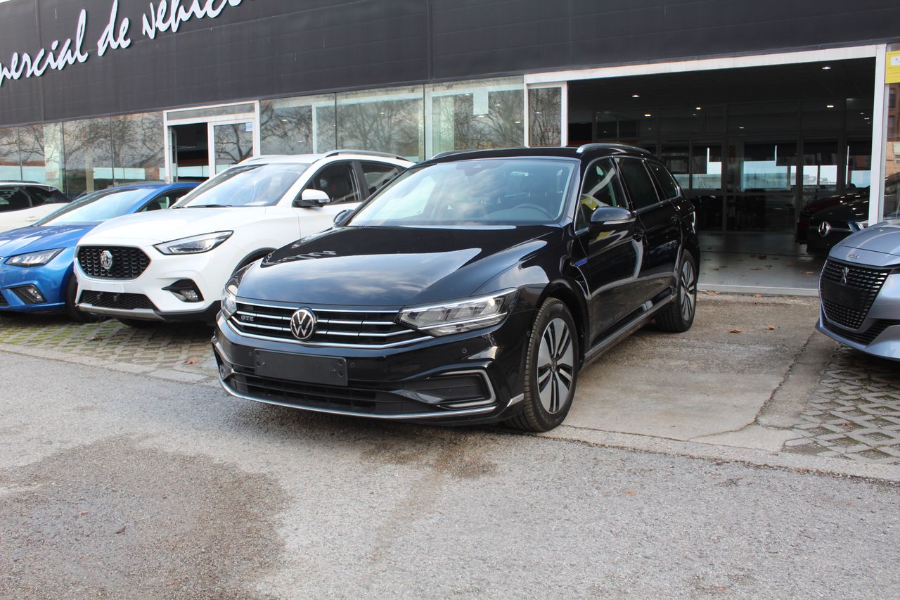 Foto volkswagen passat 2021 /
