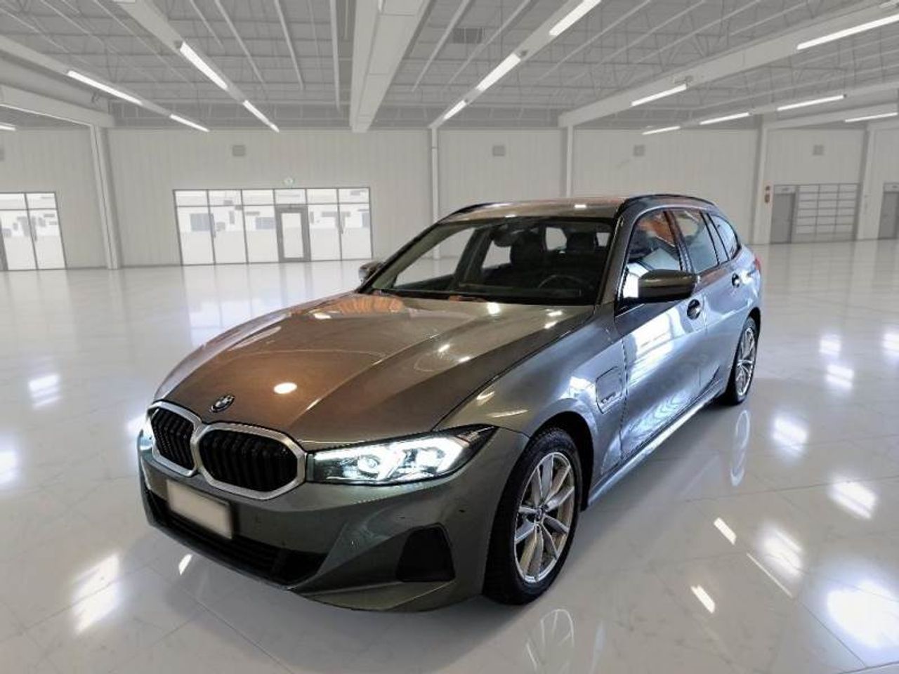 Foto bmw serie 3 2023 /