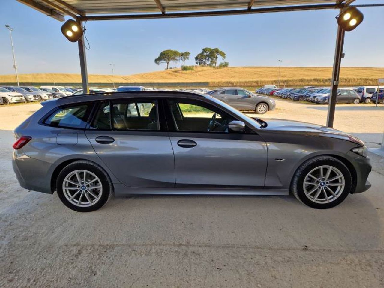 Foto bmw serie 3 2023 /