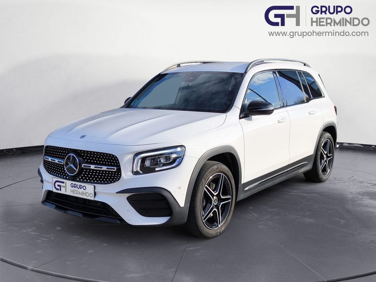 Vestido completamente  de segunda mano - mercedes glb 2023 /
