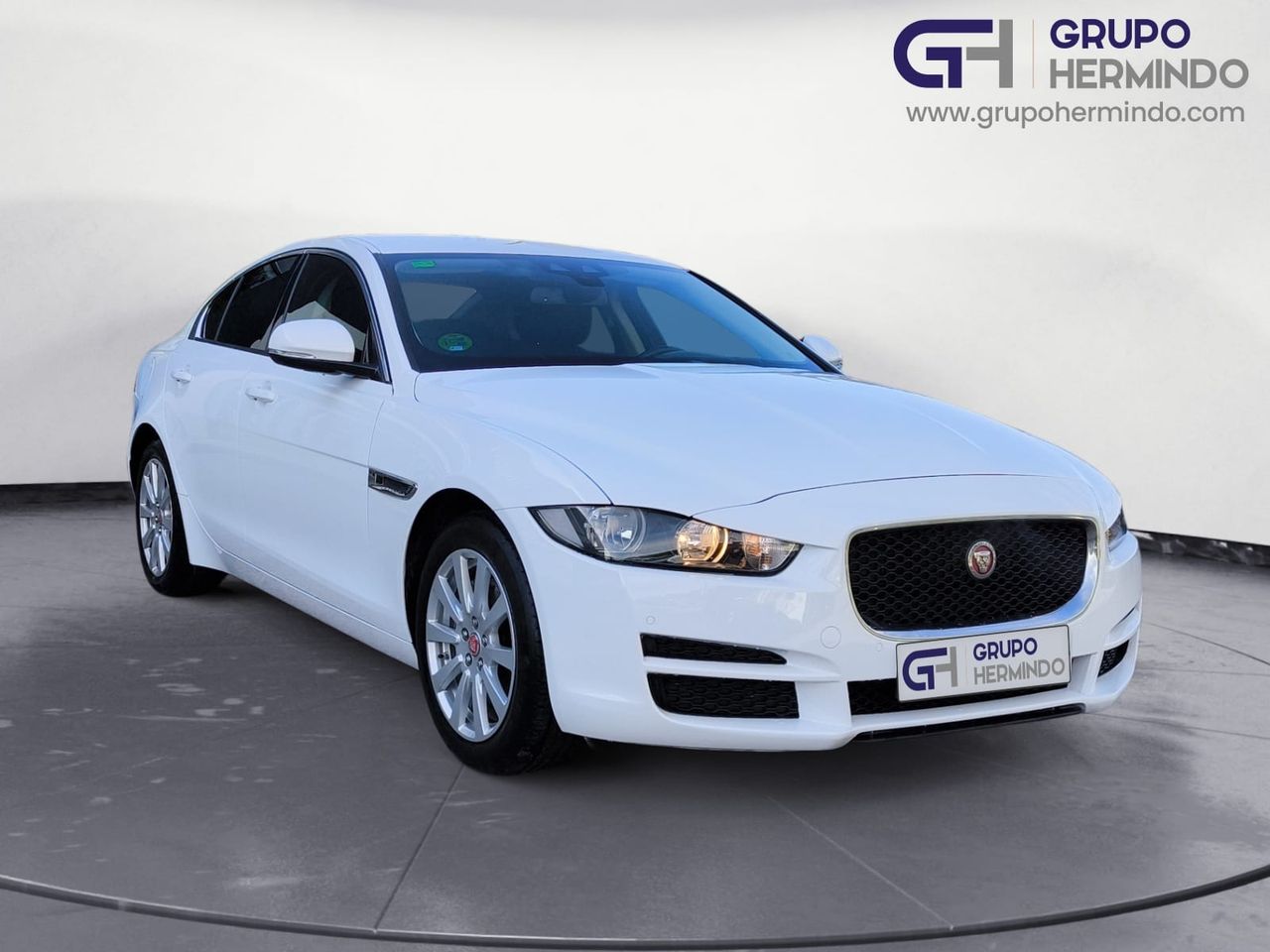 Foto jaguar xe 2017 /