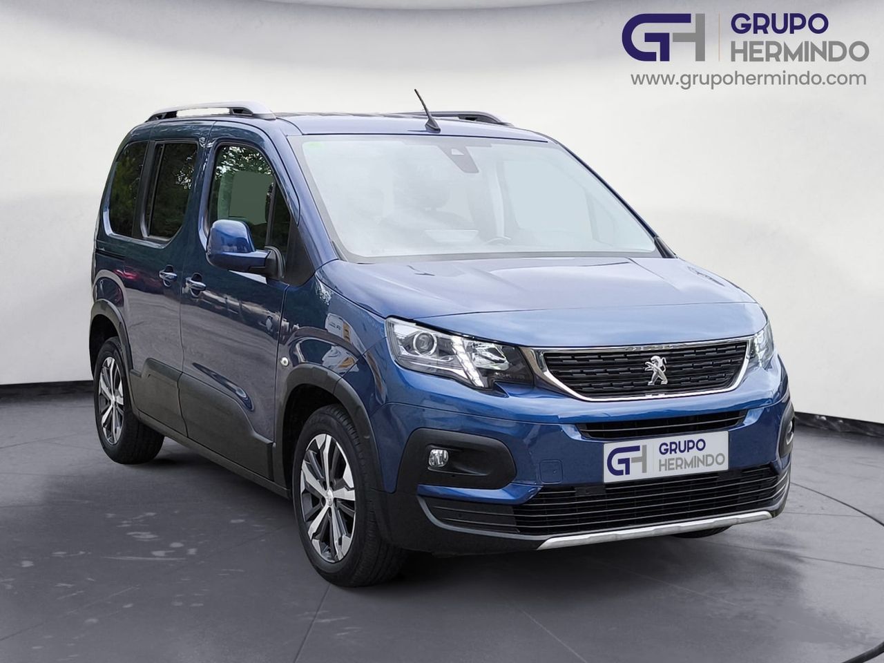 Local comercial distribuido  de segunda mano - peugeot rifter 2019 /
