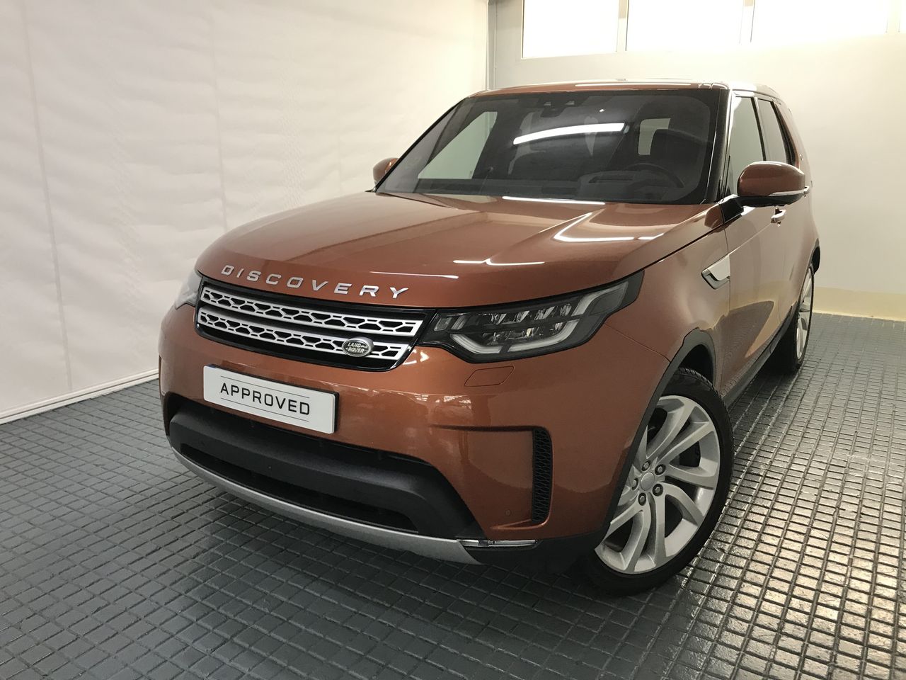 Land Rover Discovery ocasión segunda mano 2017 Gasolina por 54.999€ en Madrid