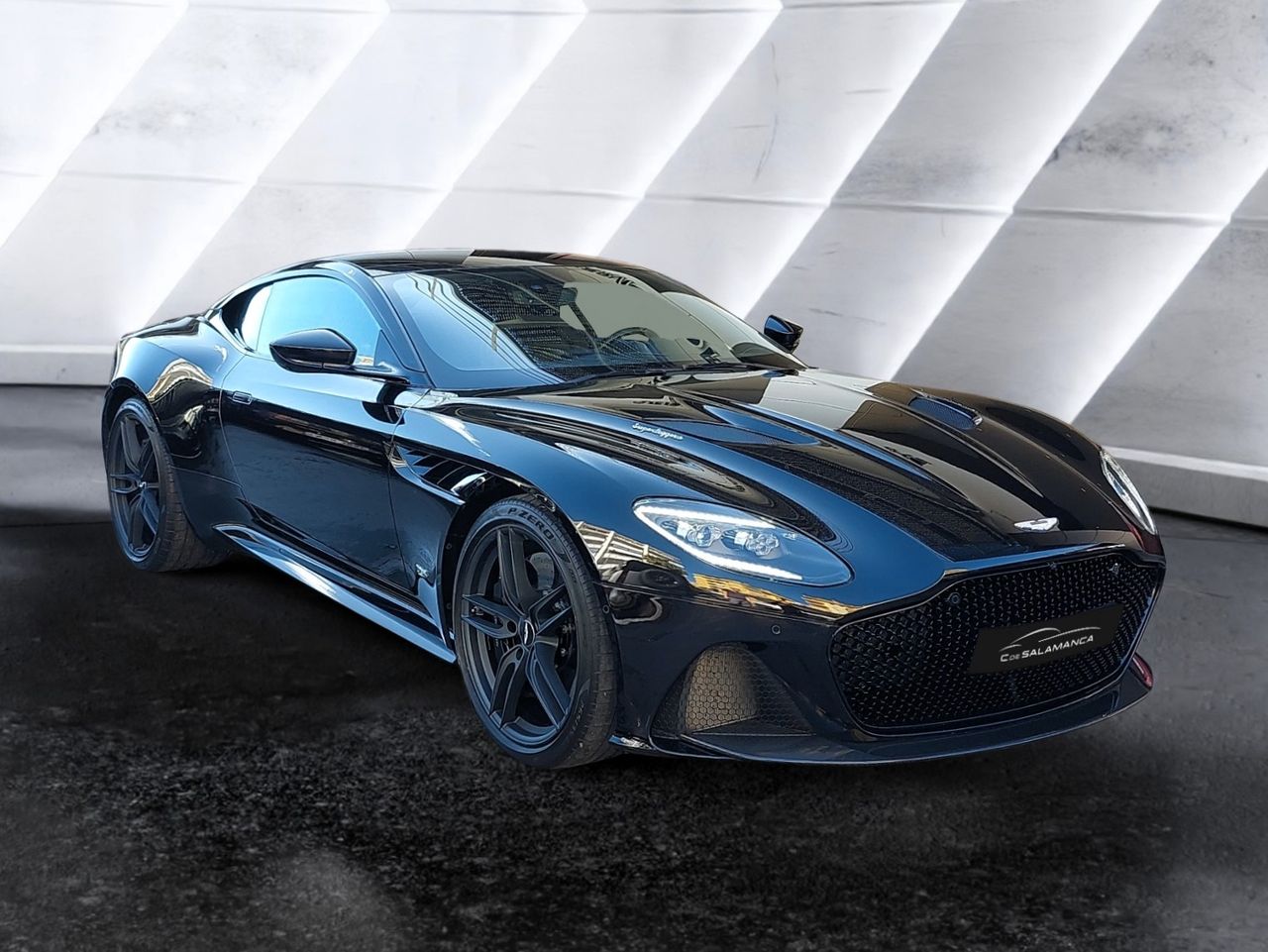 aston martin dbs 2022 / foto grande (2)