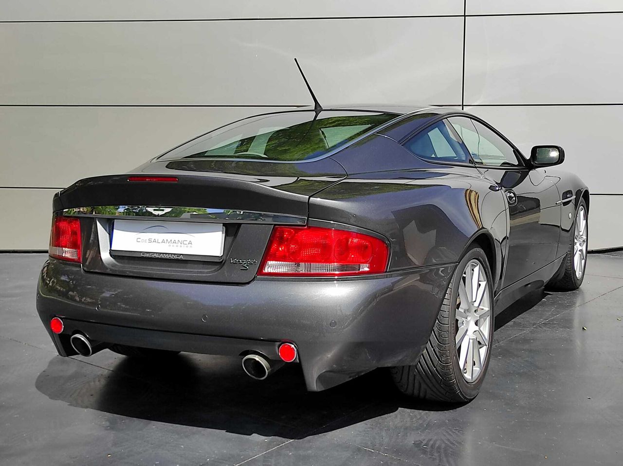 aston martin vanquish 2005 / foto grande (2)
